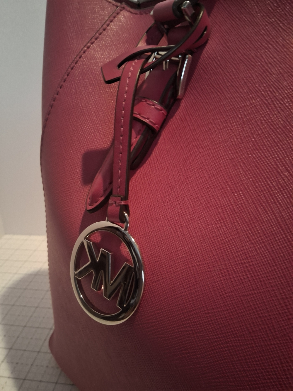 Michael Kors Pink Saffiano Leather Tote Bag - Picture 4 of 16